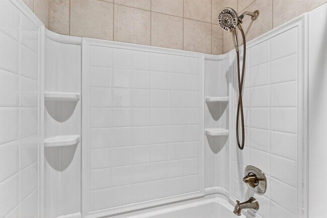 Building Photo - 606 Rogart Dr