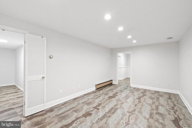 Building Photo - 7732 Canal Ct