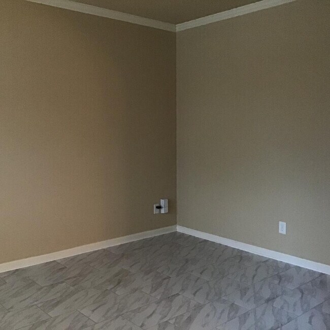Building Photo - 2793 Huntcliffe Dr