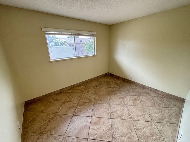 Building Photo - Beautiful single story 3BR/2BA home locate...