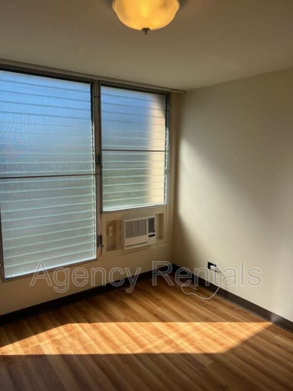 Building Photo - 1519 Nehoa St