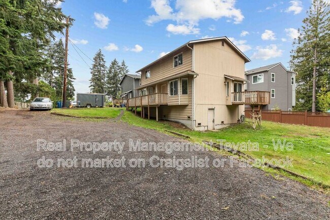Building Photo - 2421 Bickford Ave