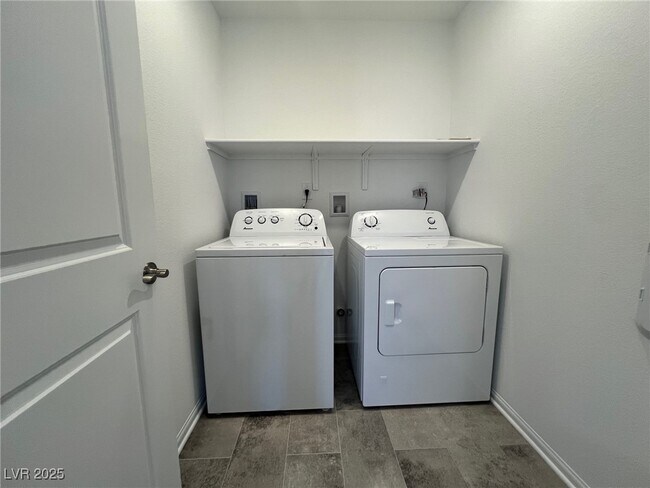 Building Photo - 7470 S Pioneer Way