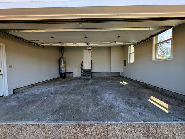 Building Photo - 124 Green Vale Dr