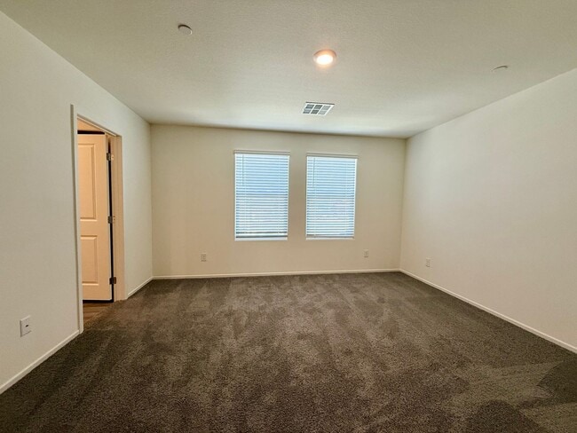 Building Photo - BRAND NEW 3 BED 2.5 BATH 2 CAR GARAGE TOWN...