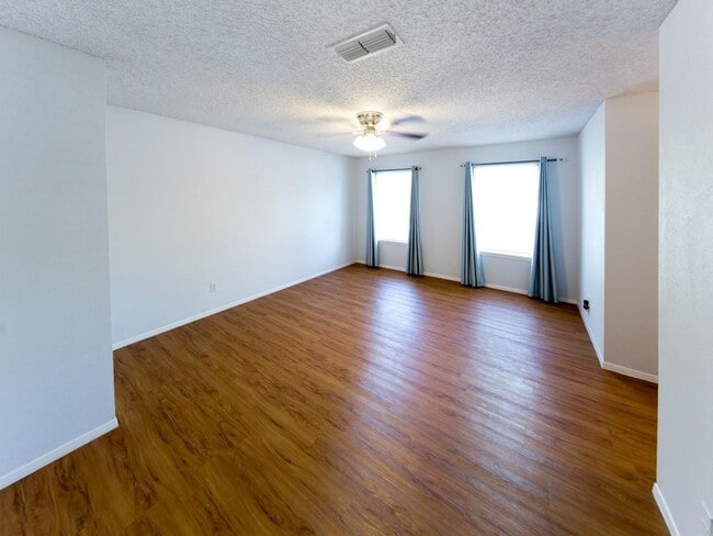 Building Photo - 6534 E Hill Dr