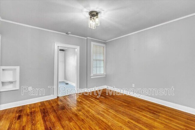 Building Photo - 740 E.45th St. #2