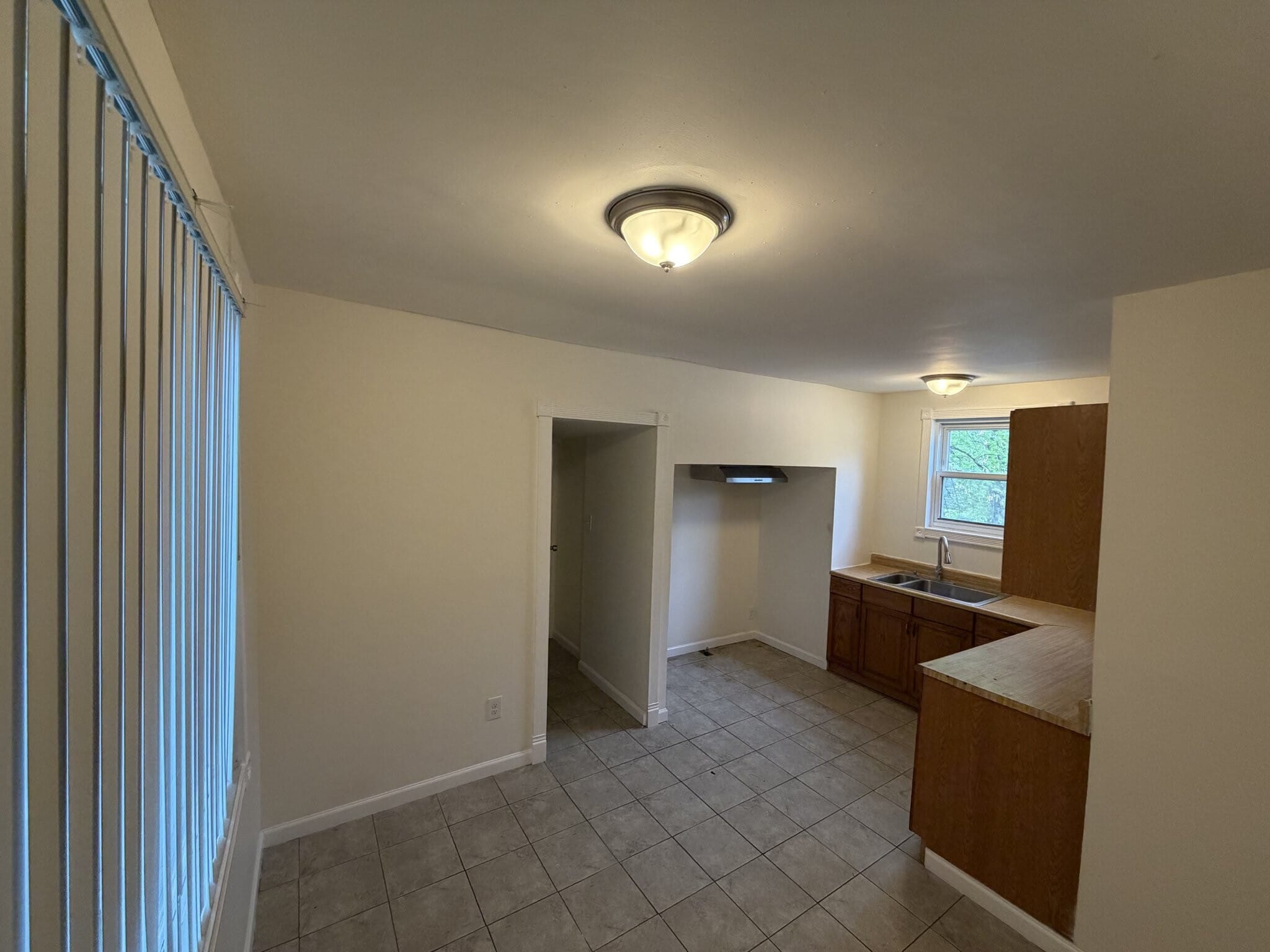 Building Photo - 3209 Dix Ave