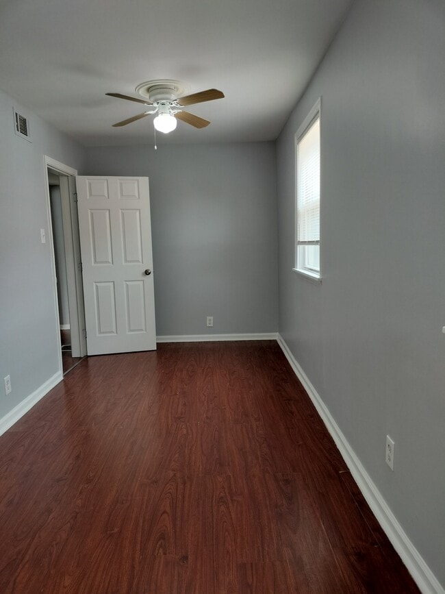 Building Photo - 10619 S Perry Ave
