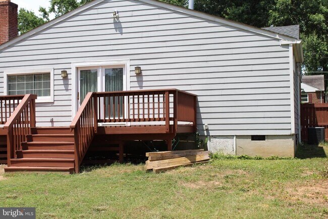 Building Photo - 3808 Delano St