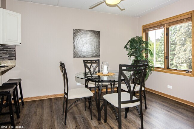 Building Photo - 616 E 5th Ave