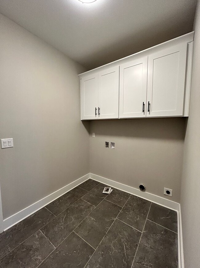 Building Photo - Beautiful New Build 3 Bed, 2.5 Bath, 2 Car Garage - Community Pool & Walking Trail!