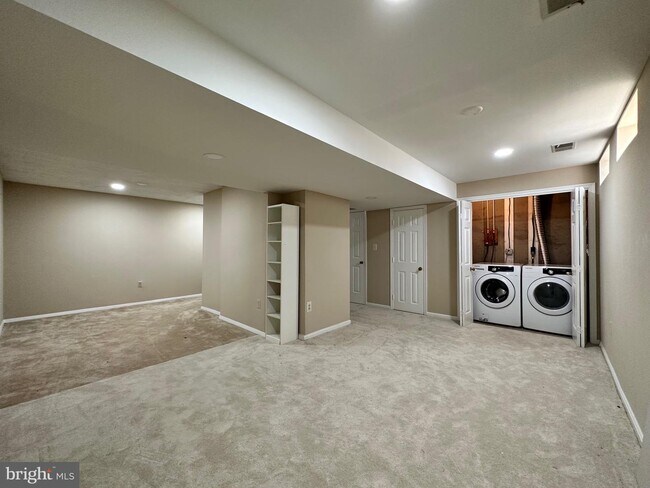 Building Photo - 6123 Martins Landing Ct