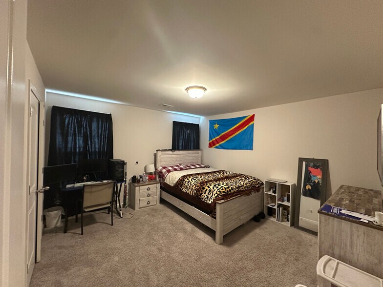 Building Photo - 813 Calista Flt