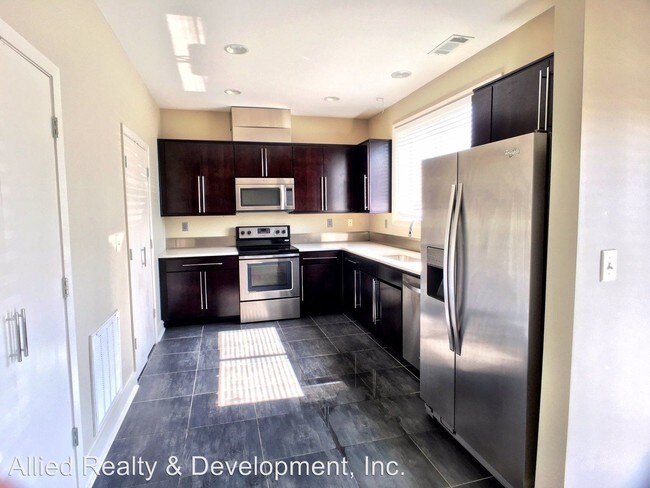 Building Photo - 1525-1585 Forest Lake Dr