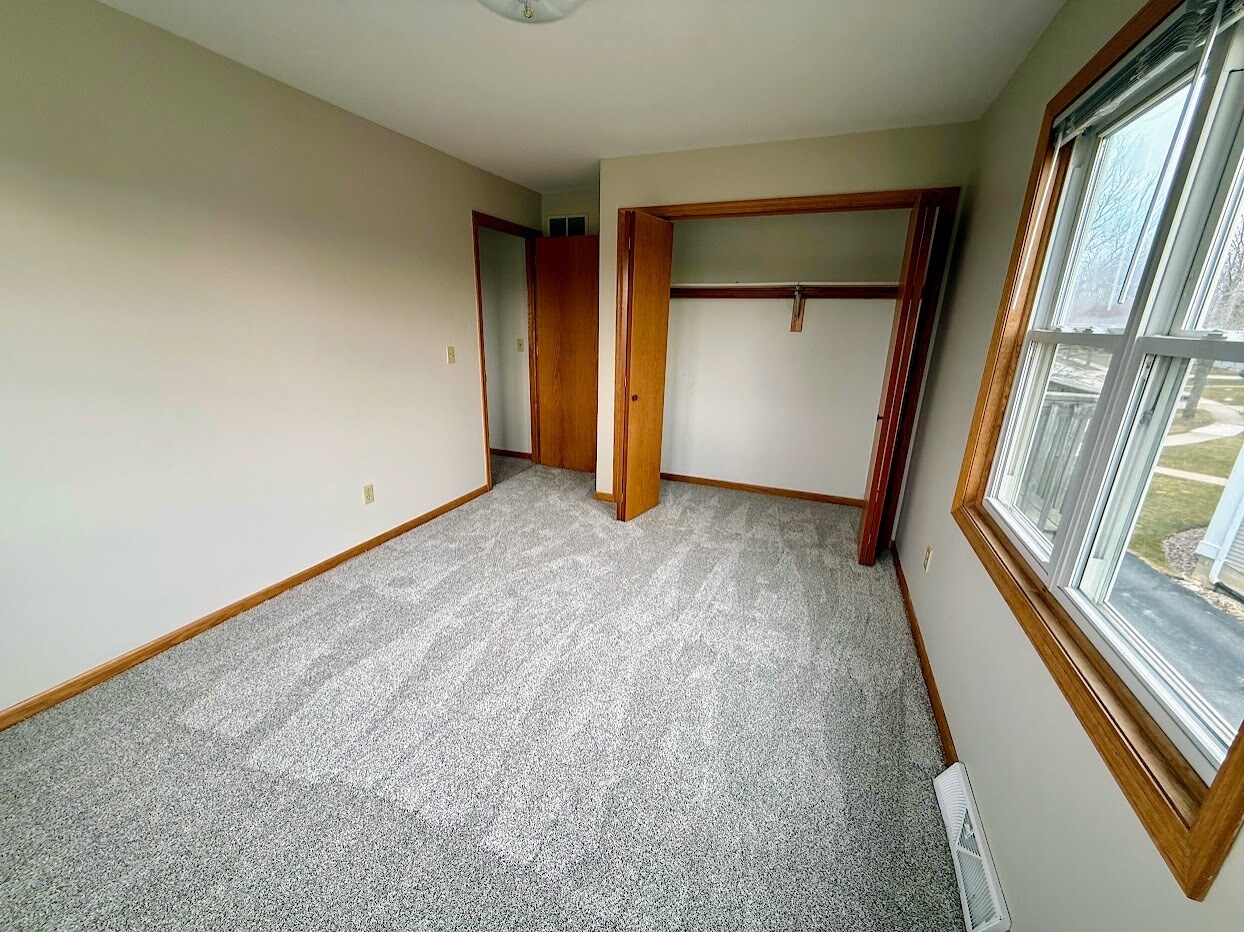 Building Photo - 2042 Cliff Alex Ct S