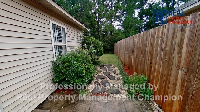 Building Photo - 811 Grathwol Dr