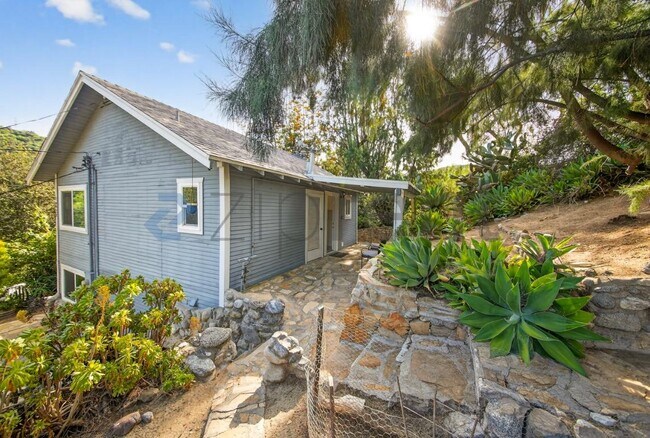 Building Photo - 16925 Hillside Dr