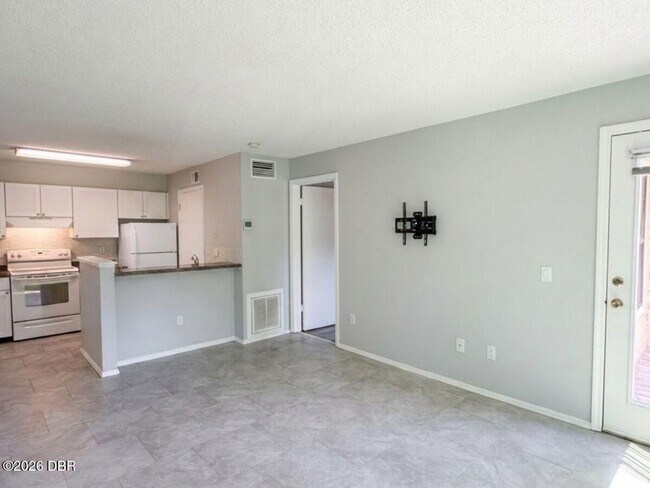 Building Photo - 1401 S Palmetto Ave
