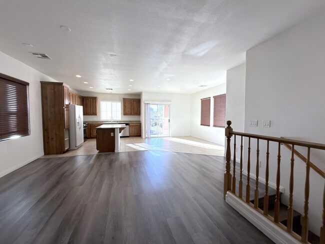 Building Photo - 4742 Cortina Rancho St