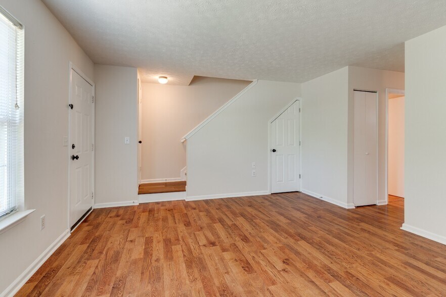 Building Photo - 104 Waterview Dr