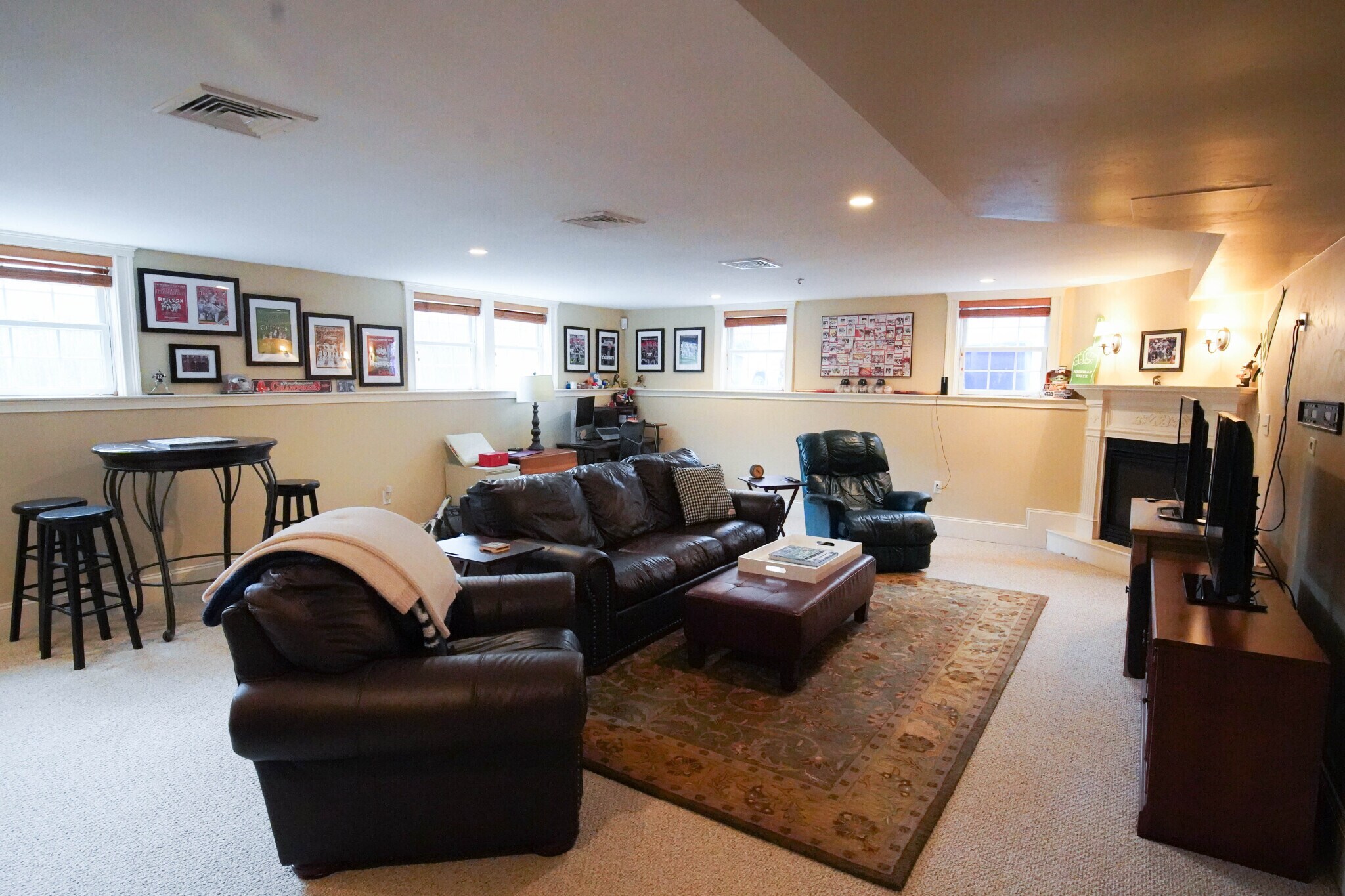 Building Photo - 95 Dix St