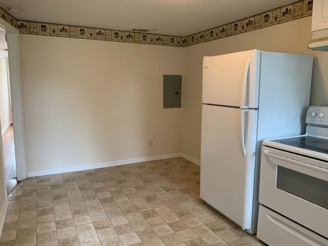 Building Photo - Two Bed Duplex Near Avondale! Great location!