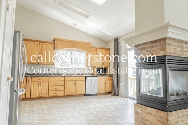 Building Photo - 4640 Kashmire Dr