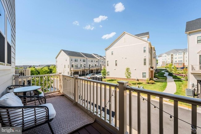 Building Photo - 813 Sawback Sq NE