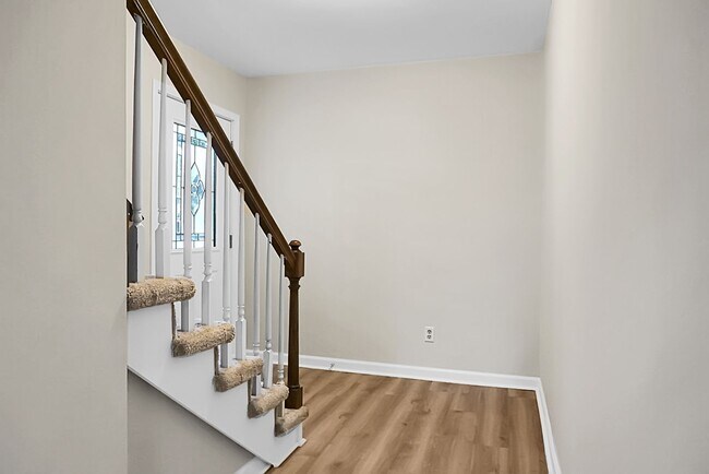 Building Photo - Spacious, Newly Renovated Villa Overlookin...
