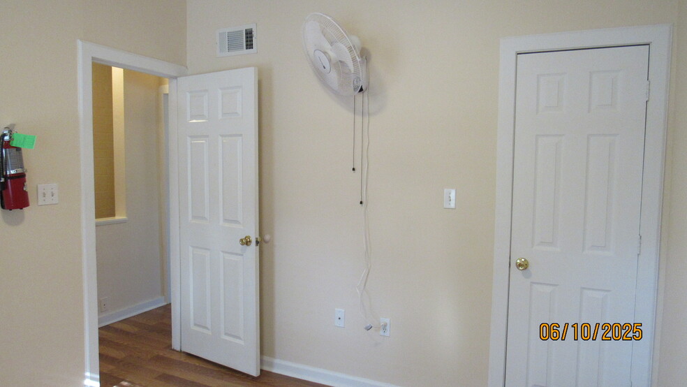 FIRST BEDROOM 2 - 134 St John Ave
