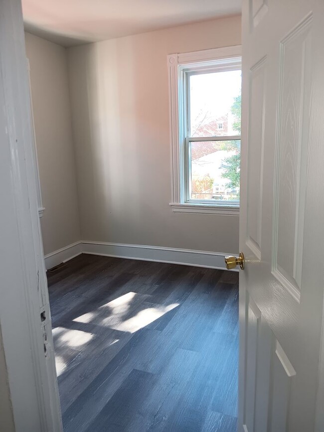 Building Photo - Charming 3BR Townhouse in Cabbage Hill - Section 8 Approved!