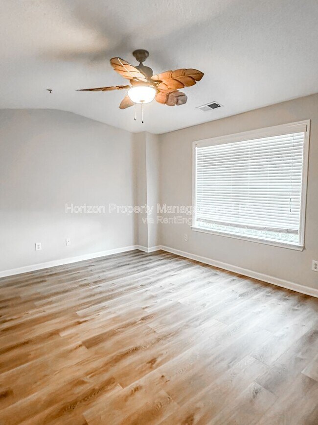 Building Photo - 139 Riverstone Commons Cir