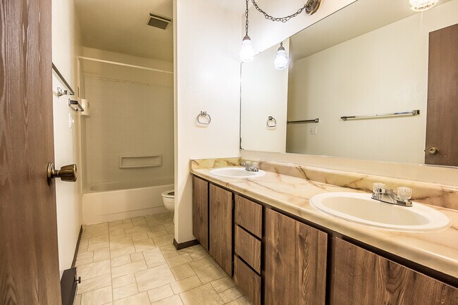 Building Photo - 4536 S Donald Ct