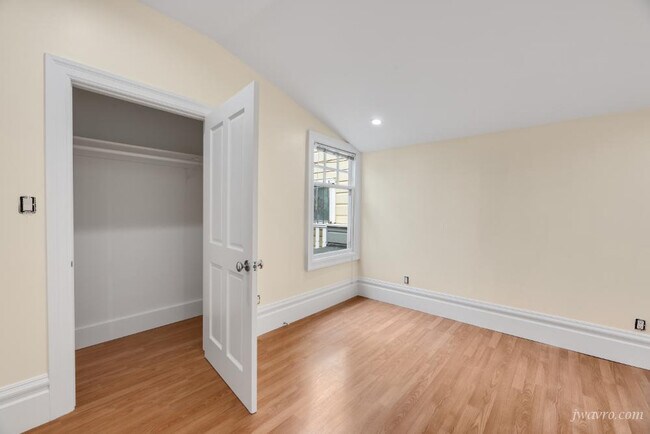 Building Photo - 2945 Bush St
