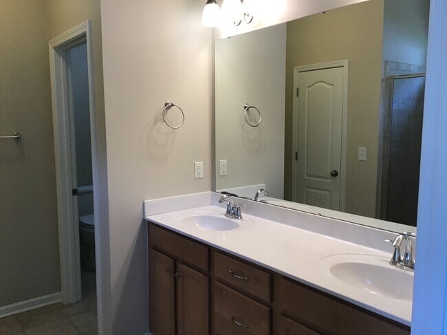 Building Photo - 1613 Deer Meadows Dr