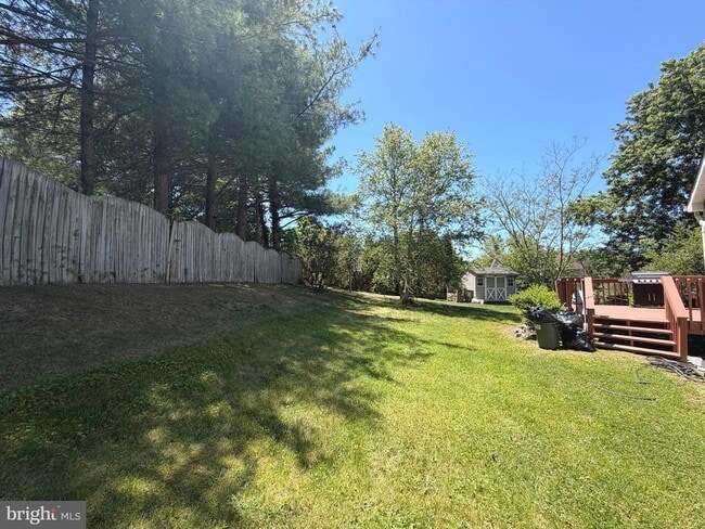 Building Photo - 407 Tamarack Cir