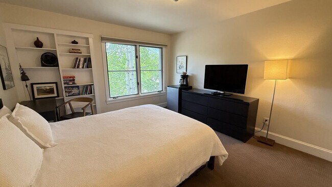 Building Photo - 113 Lost Creek Ln