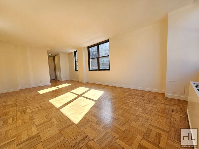 Building Photo - Corner 1-Bedroom in Midtown East | 11th Fl...