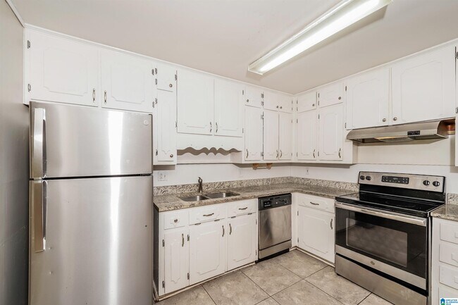 Building Photo - 636 Cresap Cir NE