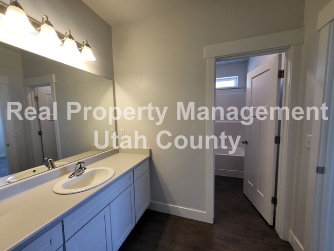 Building Photo - Small Pet Friendly Lehi Condo