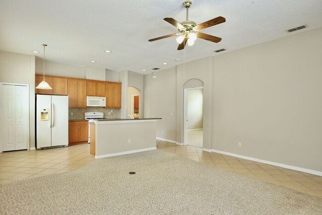 Building Photo - Spacious 3/2 Home located in Summerport Co...