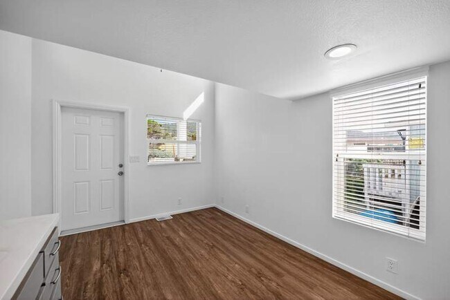 Building Photo - 121 1st Ave