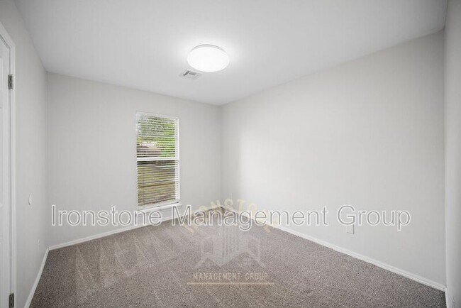 Building Photo - 908 W El Paso Pl