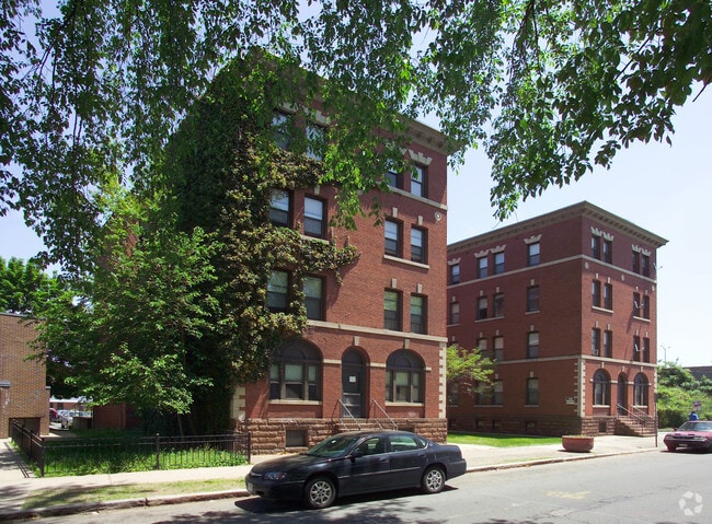 Building Photo - 2147 Main St
