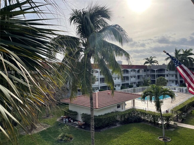 Building Photo - 581 Blue Heron Dr