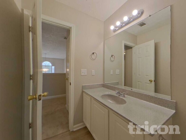 Building Photo - 2255 Hamilton Parc Ln