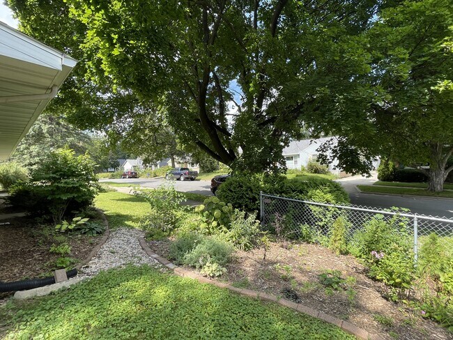 Building Photo - 4009 St Clair St