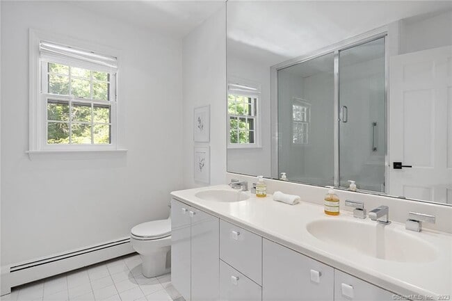 Building Photo - 33 Riverfield Dr