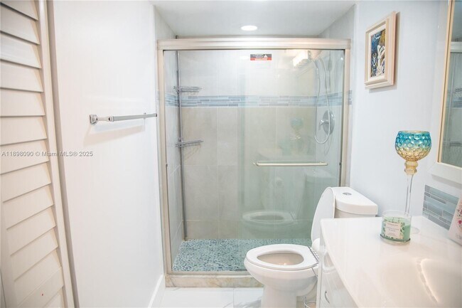 Building Photo - 2304 Lucaya Ln
